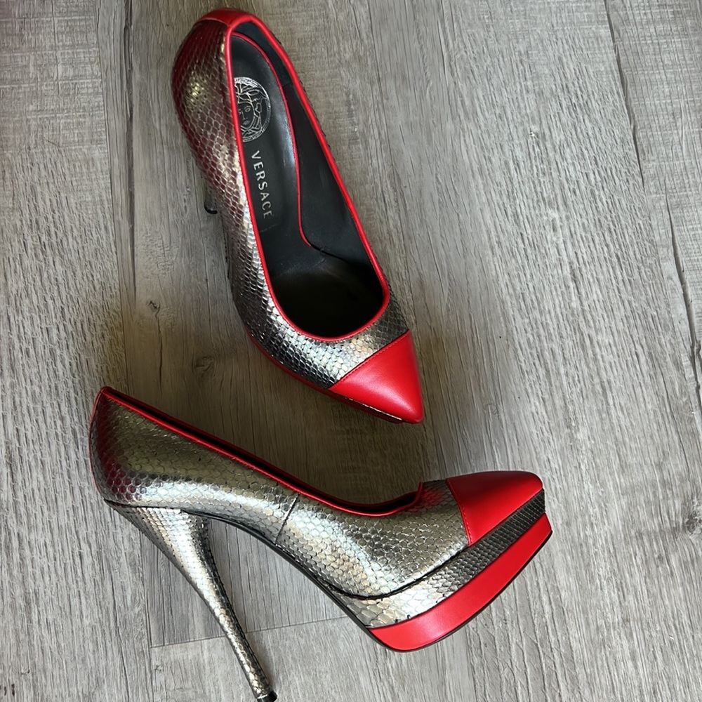 Beautiful Python Skin Pumps By Versace - image 6